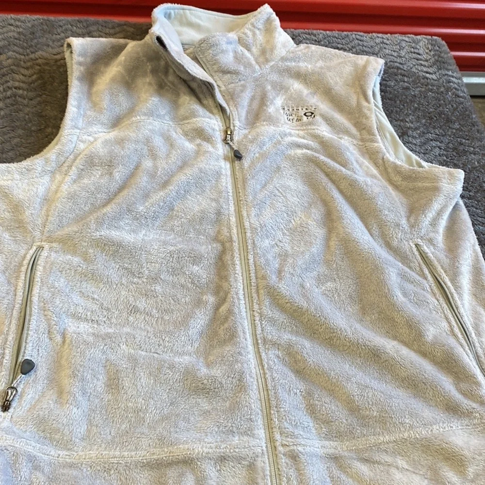 Mountain hardware embroidered women’s vest, size XL gray, zippered pockets_13